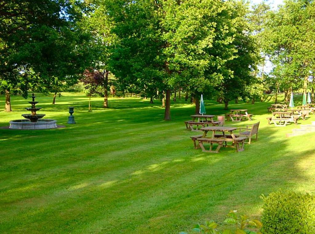The Boars Head Hotel Sudbury  Экстерьер фото